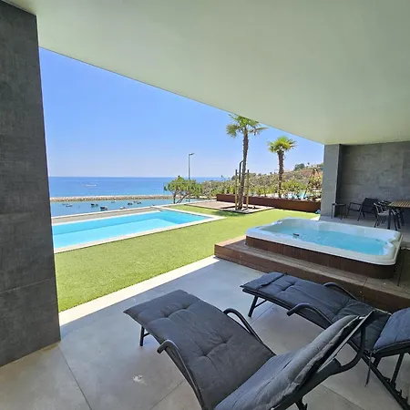 Finisterra Deluxe * Αλμπουφέιρα